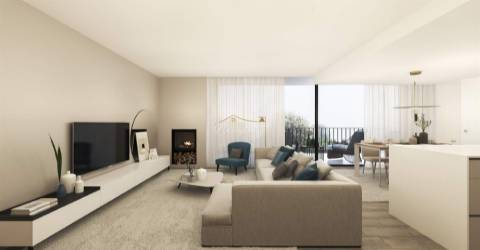 Apartamento T3, Porto, com varanda ampla