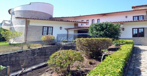 Moradia Rústica T6 com piscina e jardim em Ponte de Lima