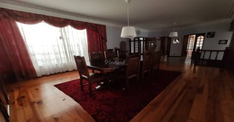 Moradia Rústica T6 com piscina e jardim em Ponte de Lima