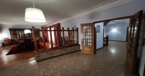 Moradia Rústica T6 com piscina e jardim em Ponte de Lima