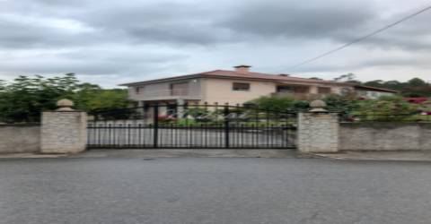 Moradia T3 com 11.000 m&#8203;&#8203;&#8203;&#8203;&#8203;&#8203;&#8203;2 de terreno em Celorico de Basto, Braga