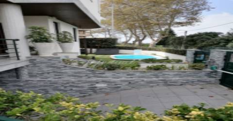 Moradia geminada T3 com piscina e logradouro em Vila Nova de Gaia