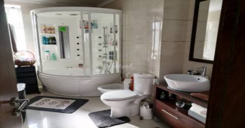 Moradia geminada T3 com piscina e logradouro em Vila Nova de Gaia