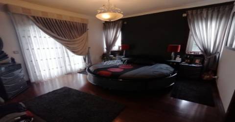 Moradia geminada T3 com piscina e logradouro em Vila Nova de Gaia