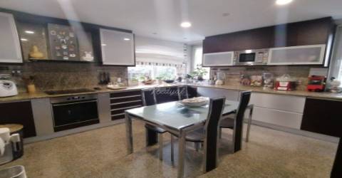 Moradia geminada T3 com piscina e logradouro em Vila Nova de Gaia