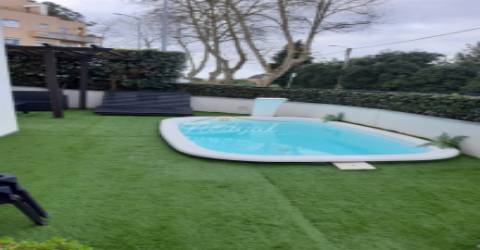 Moradia geminada T3 com piscina e logradouro em Vila Nova de Gaia