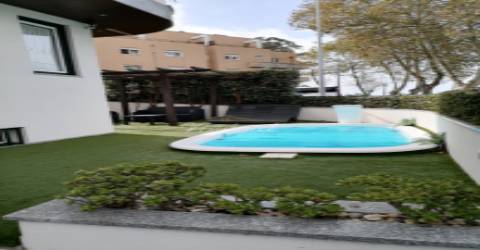 Moradia geminada T3 com piscina e logradouro em Vila Nova de Gaia