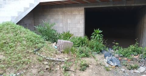 Moradia geminada T3 em estrutura para construção, Loureira, Vila Verde