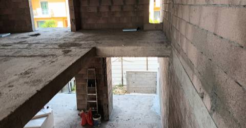 Moradia geminada T3 em estrutura para construção, Loureira, Vila Verde
