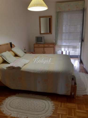 Moradia em banda T4 com jardim e vistas para o mar