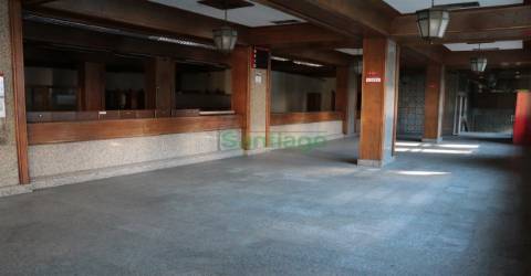 Arrendamento das antigas instalações dos CTT