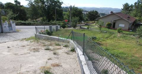 Terreno com 1875 m2 localizado em Arões (S. Romão), Fafe