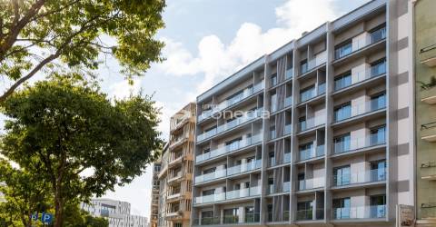 Apartamento T2 com terraço, varanda elevador garagem remodelado em Arroios, Lisboa.