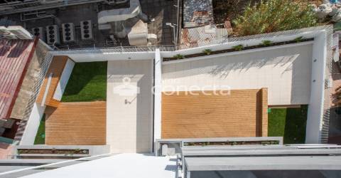 Apartamento T2 com terraço, varanda elevador garagem remodelado em Arroios, Lisboa.