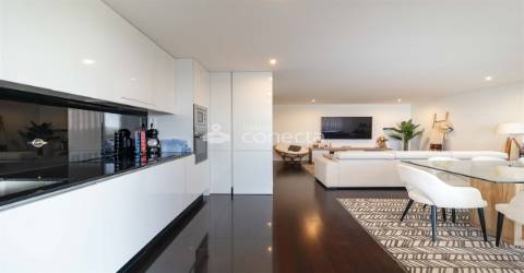 Apartamento T3 com varanda elevador e garagem em Apulia, Esposende