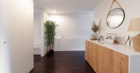 Apartamento T3 com varanda elevador e garagem em Apulia, Esposende