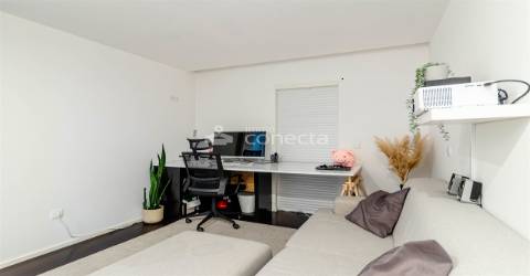 Apartamento T3 com varanda elevador e garagem em Apulia, Esposende