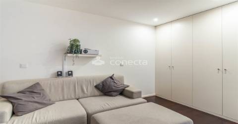 Apartamento T3 com varanda elevador e garagem em Apulia, Esposende