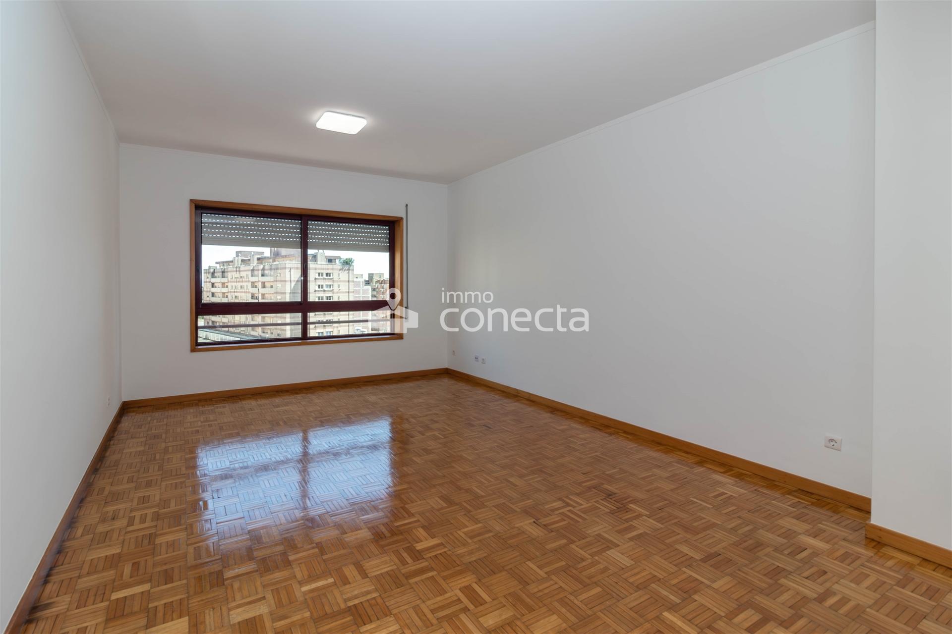 Apartamento T3 Venda em Vilar de Andorinho,Vila Nova de Gaia