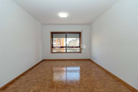 Apartamento T3 Venda em Vilar de Andorinho,Vila Nova de Gaia