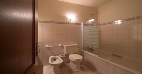 Excelente Moradia T4, transformada em T3 em Soalhães, Marco de Canaveses com jardim e piscina