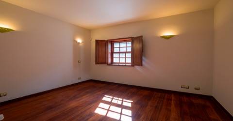 Excelente Moradia T4, transformada em T3 em Soalhães, Marco de Canaveses com jardim e piscina