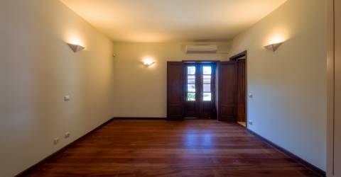 Excelente Moradia T4, transformada em T3 em Soalhães, Marco de Canaveses com jardim e piscina