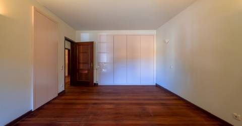 Excelente Moradia T4, transformada em T3 em Soalhães, Marco de Canaveses com jardim e piscina