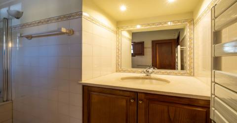 Excelente Moradia T4, transformada em T3 em Soalhães, Marco de Canaveses com jardim e piscina