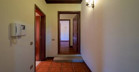 Excelente Moradia T4, transformada em T3 em Soalhães, Marco de Canaveses com jardim e piscina