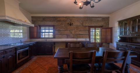 Excelente Moradia T4, transformada em T3 em Soalhães, Marco de Canaveses com jardim e piscina