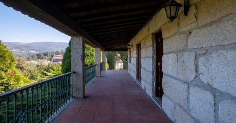 Excelente Moradia T4, transformada em T3 em Soalhães, Marco de Canaveses com jardim e piscina