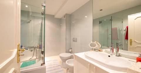 Apartamento T4 nas Antas, Porto com varanda e garagem