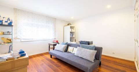 Apartamento T4 nas Antas, Porto com varanda e garagem