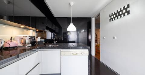 Apartamento T4 nas Antas, Porto com varanda e garagem