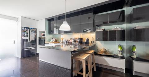 Apartamento T4 nas Antas, Porto com varanda e garagem