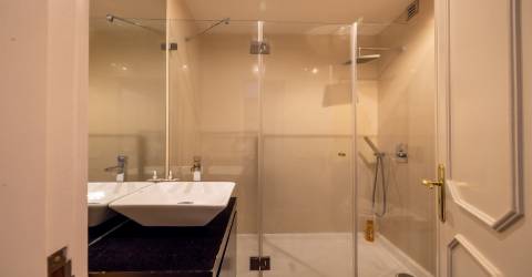 Apartamento T4 nas Antas, Porto com varanda e garagem