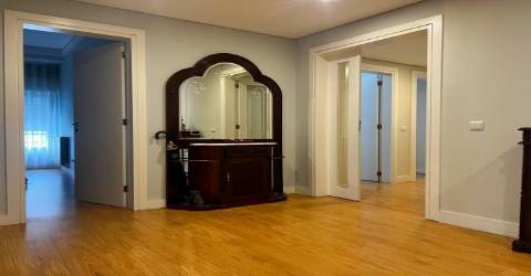 Apartamento T4 junto à Biblioteca Municipal de Gaia