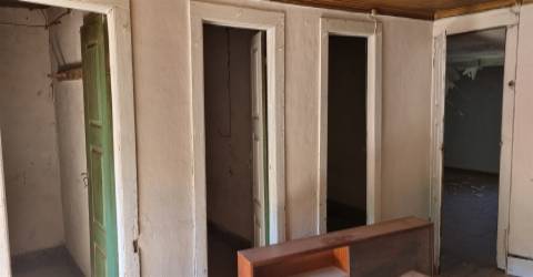 Moradia T3 para restaurar em Moledo, Viana do Castelo