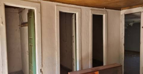 Moradia T3 para restaurar em Moledo, Viana do Castelo