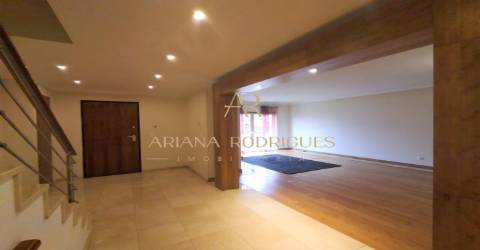 Moradia T4 Albarraque  com garagem