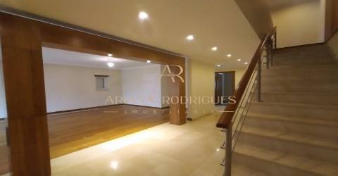 Moradia T4 Albarraque  com garagem