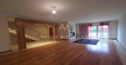 Moradia T4 Albarraque  com garagem