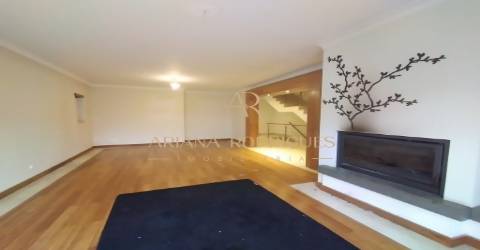 Moradia T4 Albarraque  com garagem