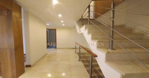 Moradia T4 Albarraque  com garagem