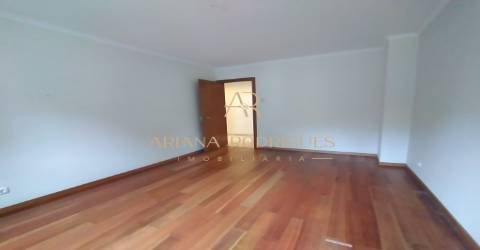 Moradia T4 Albarraque  com garagem