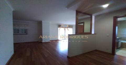 Moradia T4 Albarraque  com garagem