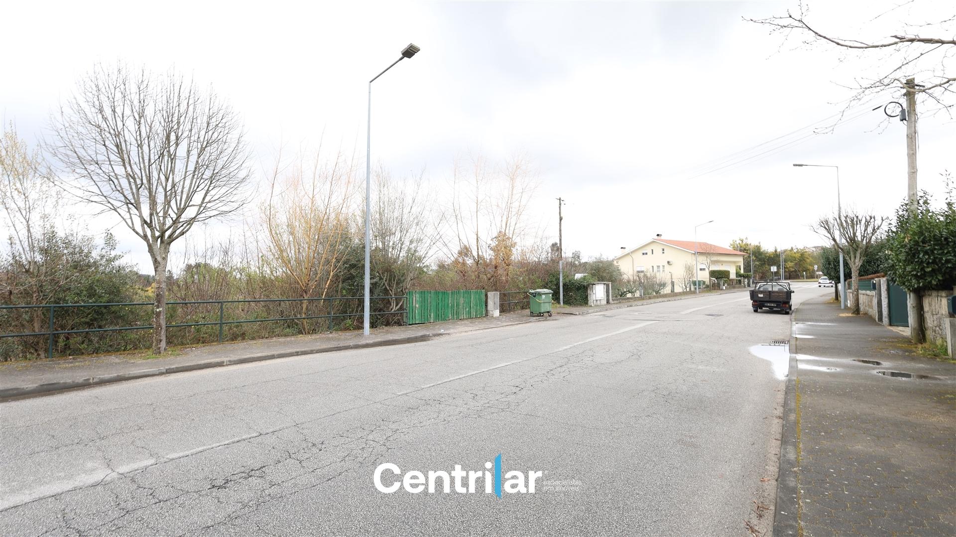 Terreno com 1200m2, para construção,  no centro de Mangualde