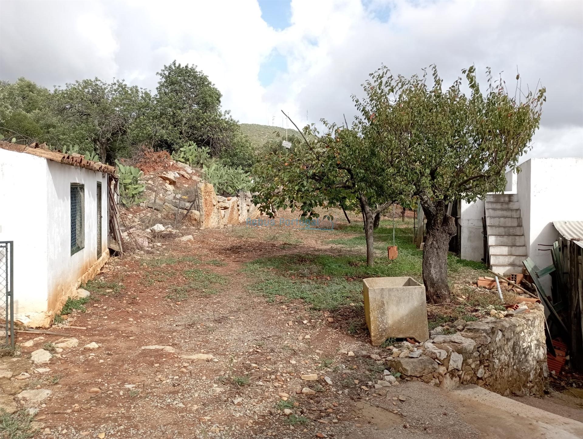 Terreno com moradia para restaurar, magnifica vista