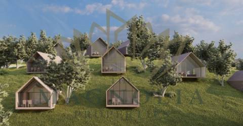 Herdade com 80 Ha, com uma ruína de 360m2 junto à barragem do Funcho.